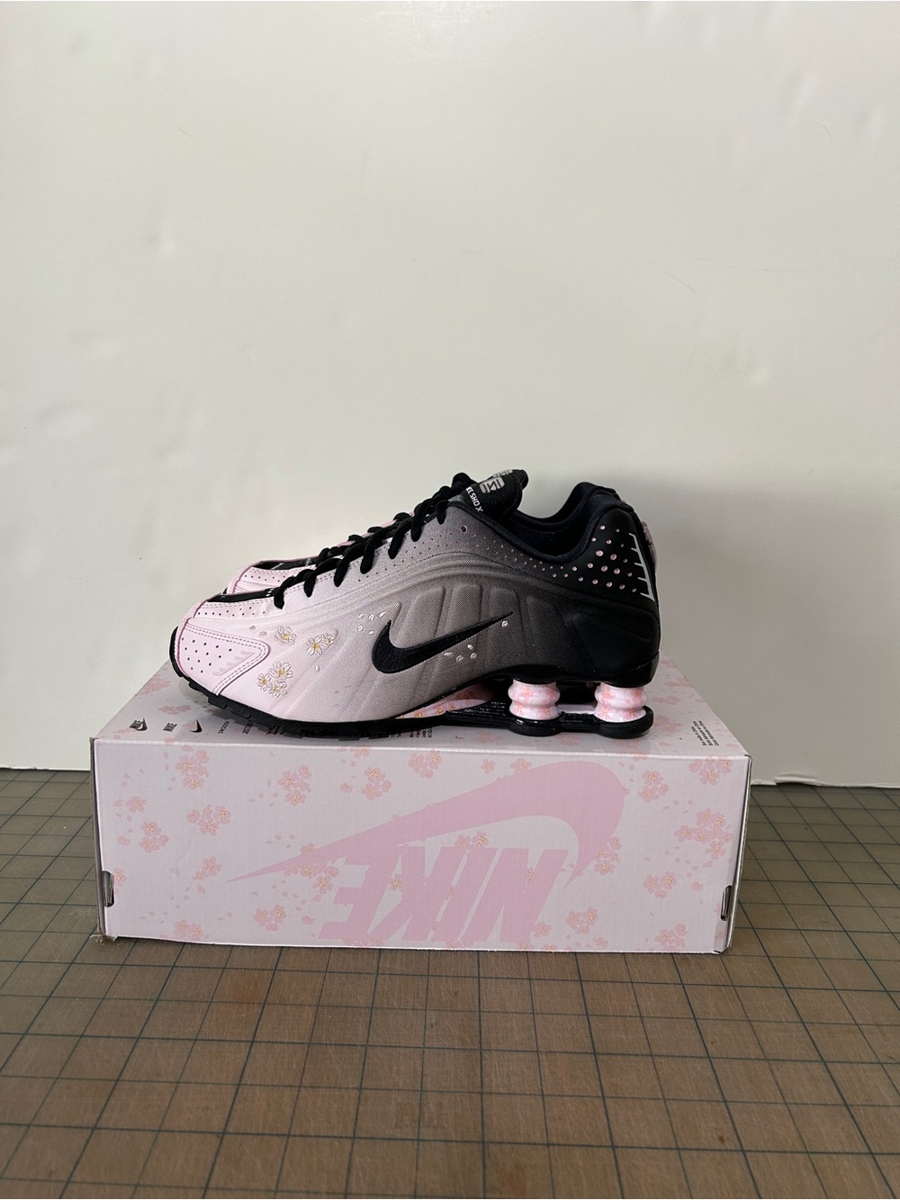 Nike Shox R4 ‘Sakura’ Womens
